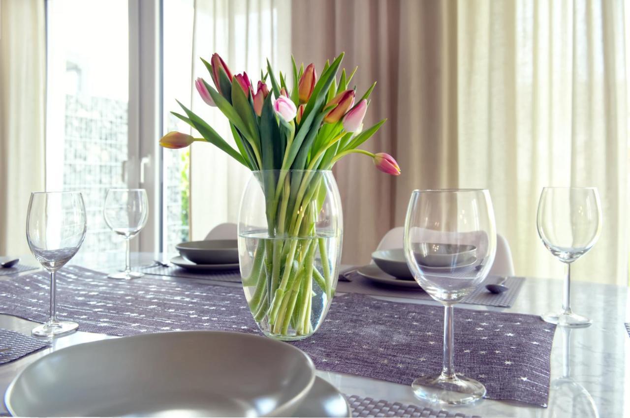 Modern Wohnen I Smart Tv I Terrasse I 2X Parkplatz I 2 Schlafzimmer I 6 Schlafplaetze Bad Oeynhausen Luaran gambar