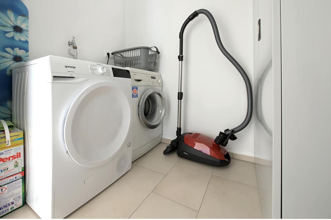 Modern Wohnen I Smart Tv I Terrasse I 2X Parkplatz I 2 Schlafzimmer I 6 Schlafplaetze Bad Oeynhausen Luaran gambar