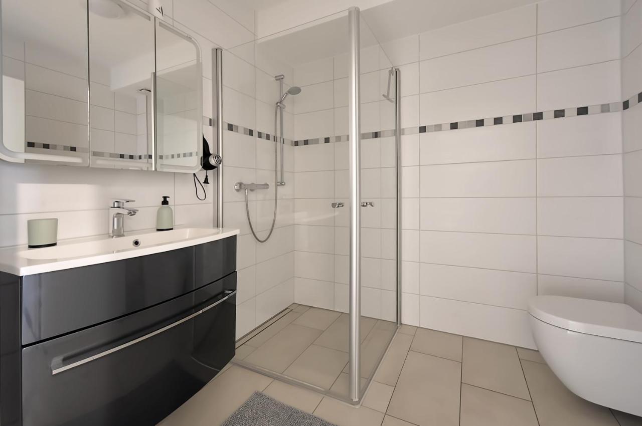 Modern Wohnen I Smart Tv I Terrasse I 2X Parkplatz I 2 Schlafzimmer I 6 Schlafplaetze Bad Oeynhausen Luaran gambar