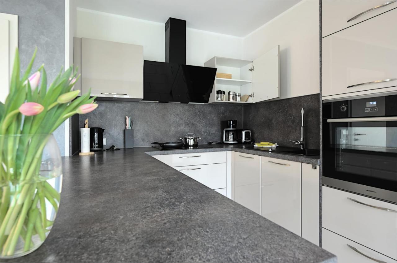 Modern Wohnen I Smart Tv I Terrasse I 2X Parkplatz I 2 Schlafzimmer I 6 Schlafplaetze Bad Oeynhausen Luaran gambar