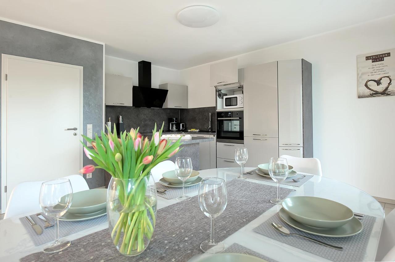Modern Wohnen I Smart Tv I Terrasse I 2X Parkplatz I 2 Schlafzimmer I 6 Schlafplaetze Bad Oeynhausen Luaran gambar